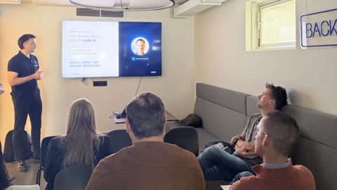 SmartAgents geeft een AI-demo tijdens de ontbijtsessie met Aviso+